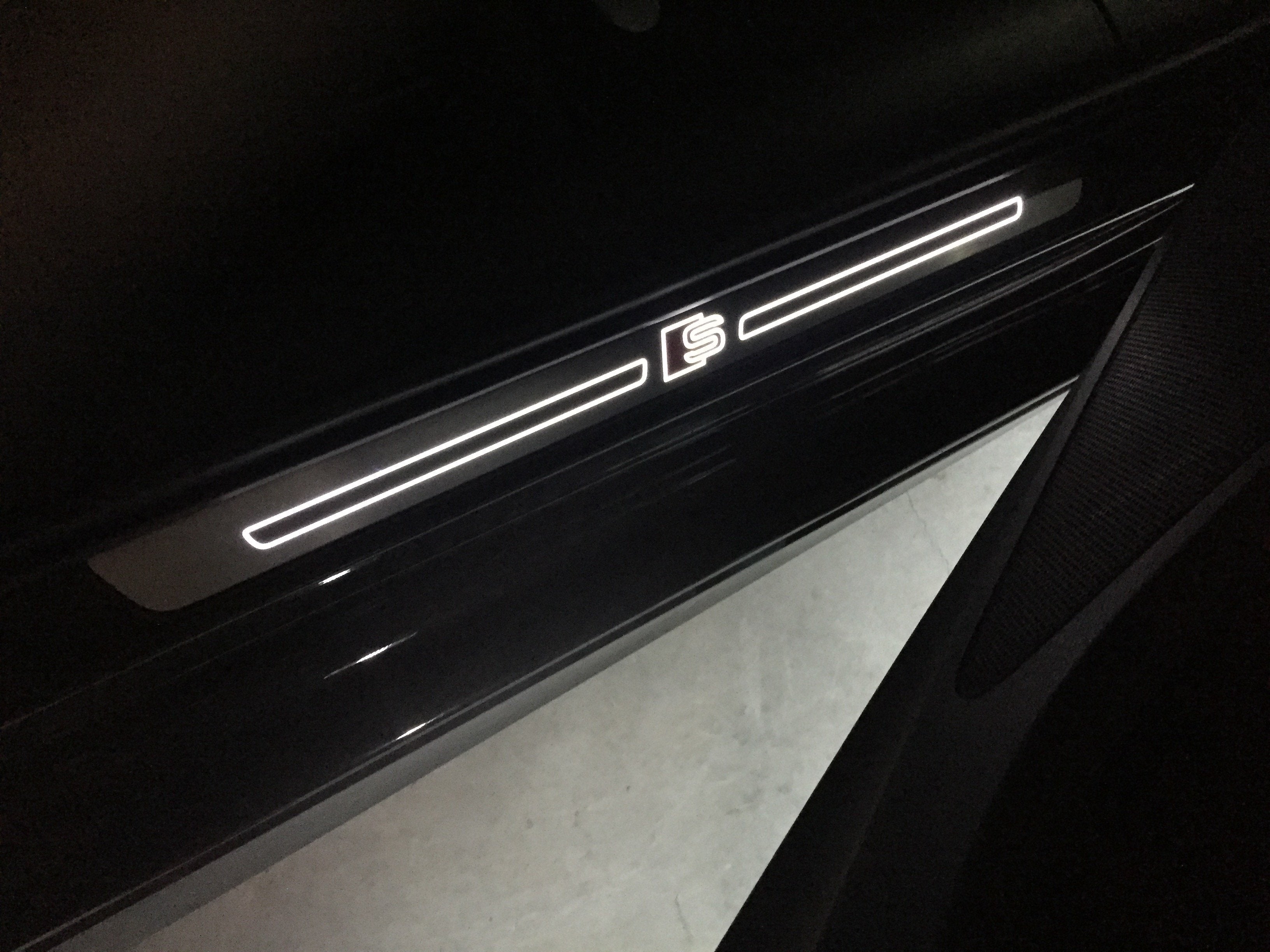 Illuminated S-line Door Sill Welcome Light Scuff Plate for Audi B9 A4/A5/Q5